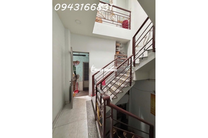 Bán nhà mặt phố Lạc Long Quân, Tân Bình: 140m2, 4 tầng, 6PN, vị trí vàng kinh doanh, sổ hồng chính chủ, giá chỉ 25 tỷ!